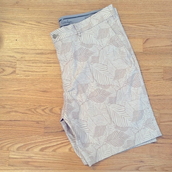 Walter Hagen wrinkle resistant flat front shorts leaves light khaki - Picture 3 of 7